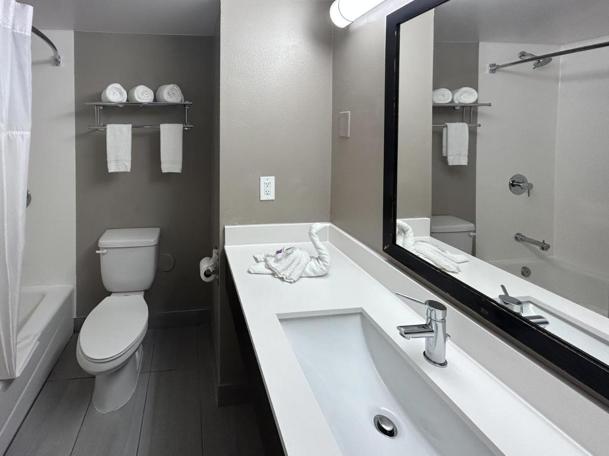 6 Carson, Ca Hotel 4*