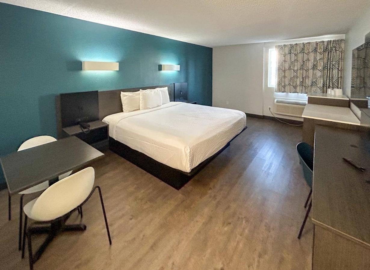 6 Carson, Ca 4*