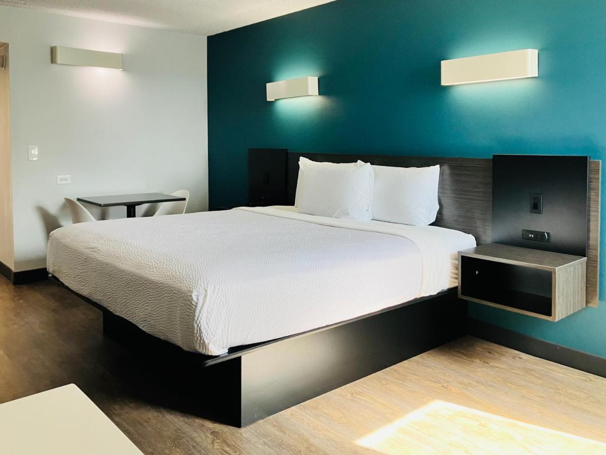 6 Carson, Ca Hotel