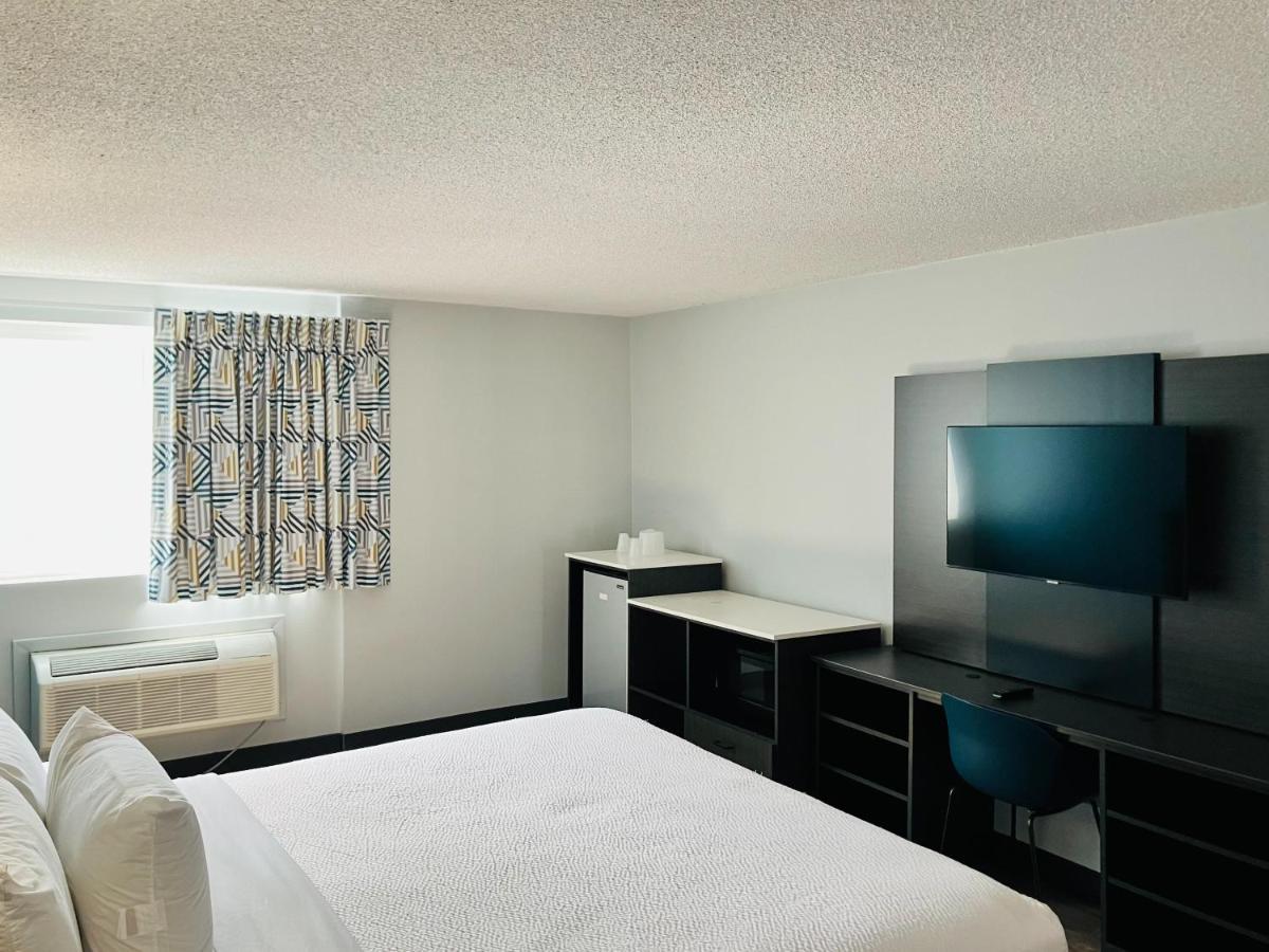 6 Carson, Ca Hotel Carson