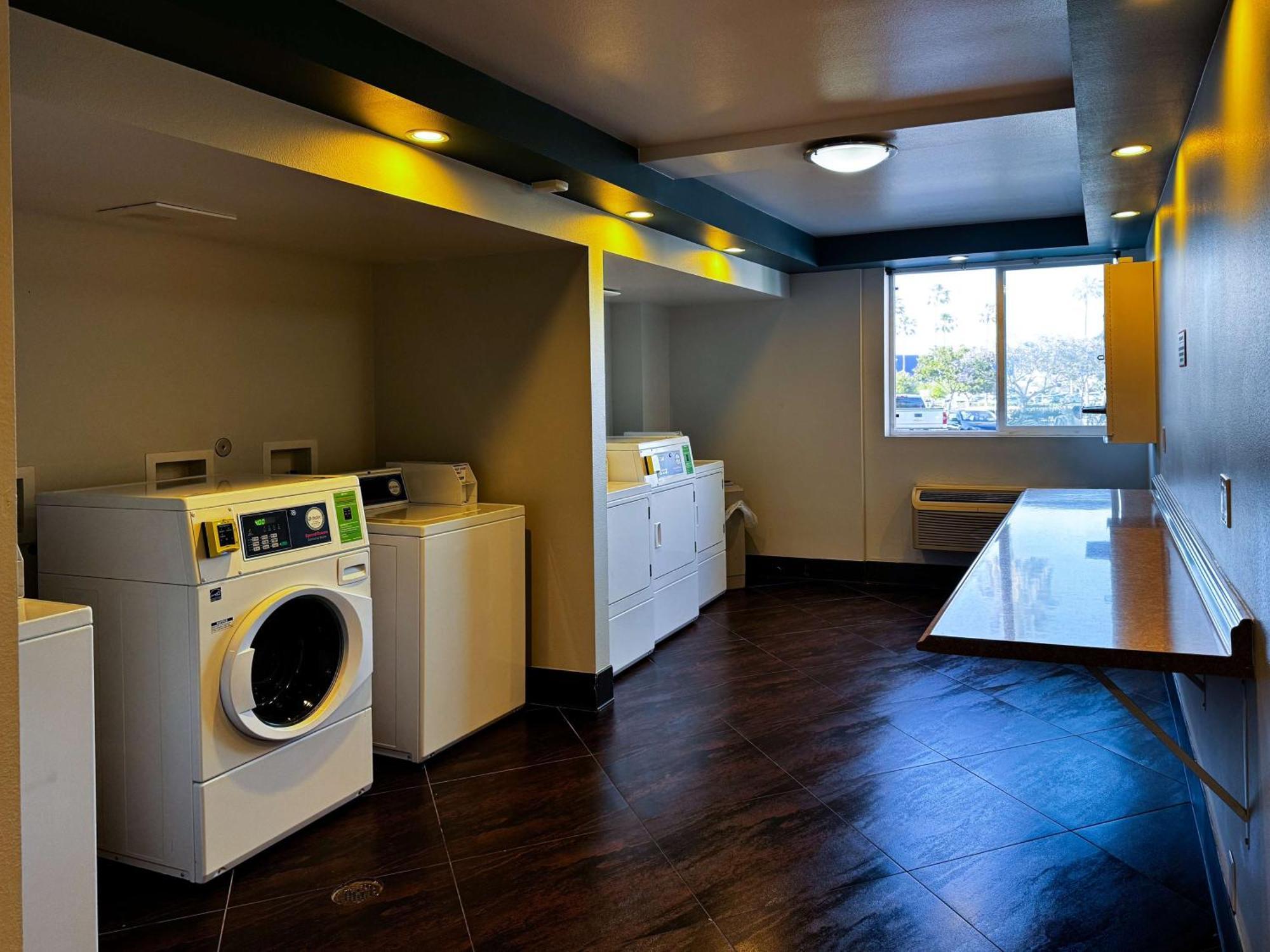 Hotel 6 Carson, Ca 4*