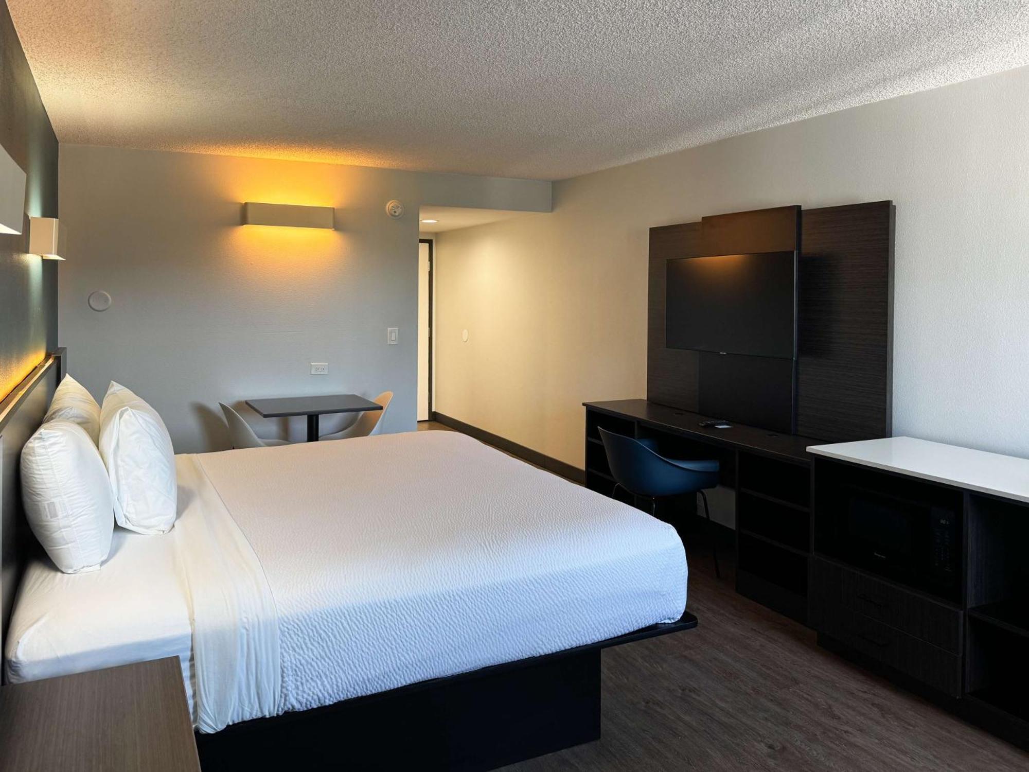 6 Carson, Ca 4*