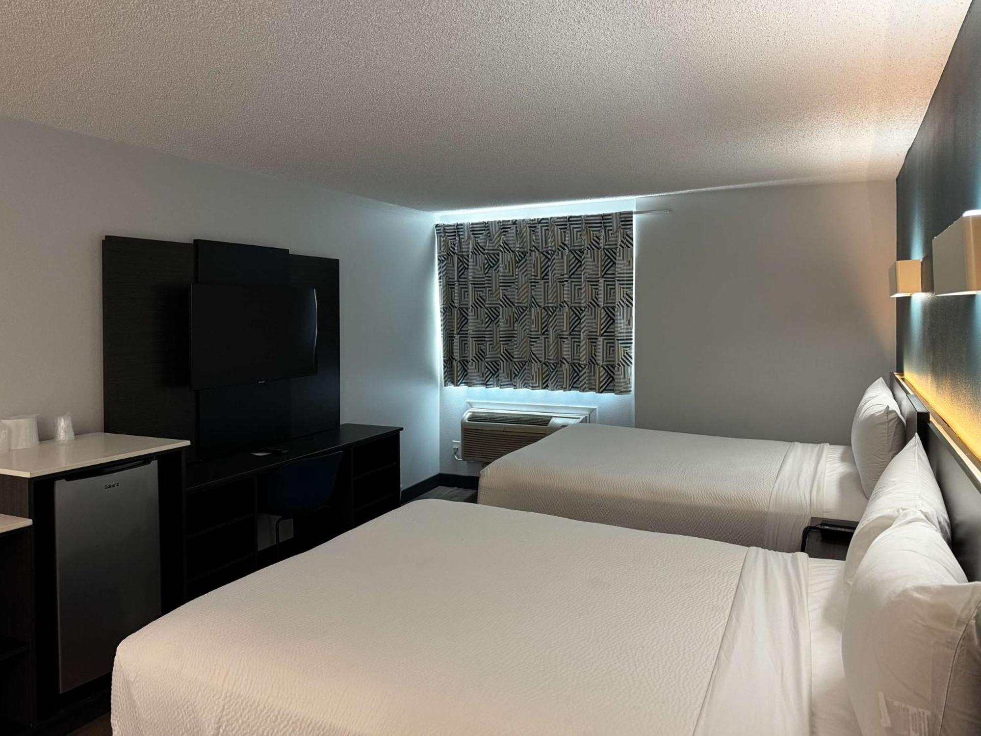 6 Carson, Ca 4* Carson